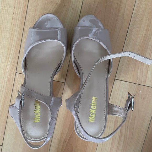 Heels - Picture 4 of 4